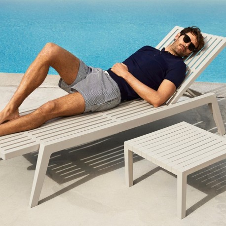 Set of 4 Sun Loungers Spritz Vondom sunbathing