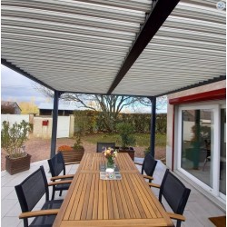 Pérgola bioclimática Habrita 21,5 m2 Aluminio antracita y cubierta con lamas de color crudo Pérgola bioclimática Habrita 21,5 m2 Aluminio antracita y cubierta con lamas de color crudo