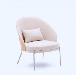 Poltrona de chenille bege e pernas de metal bege Amy VeryForma Poltrona de chenille bege e pernas de metal bege Amy VeryForma