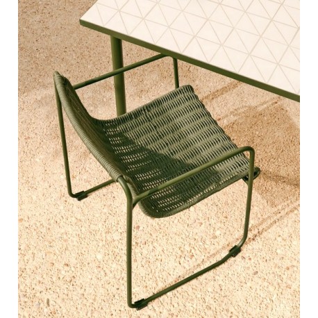 Silla Arvin Swirl en tejido chenilla beige y patas de madera de roble VeryForma