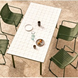 Arvin Swirl Stuhl aus beigem Chenille-Stoff und Beinen aus VeryForma-Eichenholz Arvin Swirl Stuhl aus beigem Chenille-Stoff und Beinen aus VeryForma-Eichenholz